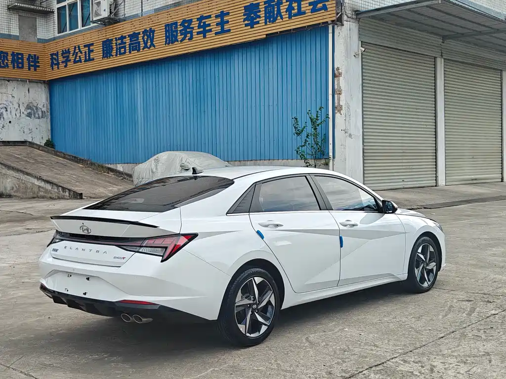 Hyundai Elantra 2023
