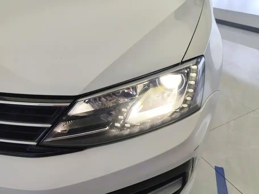 Volkswagen Sagitar 2018