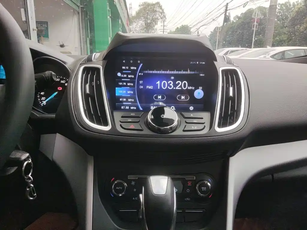 Ford Kuga 2015 — фото 13