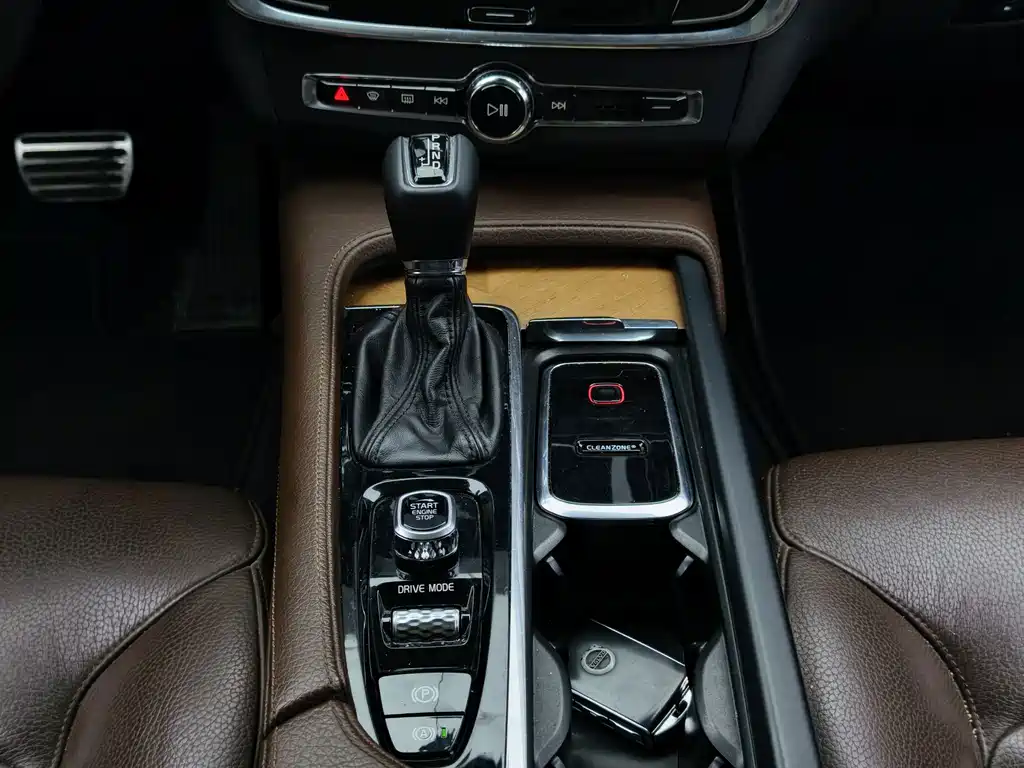 Volvo S90 2018 — фото 25