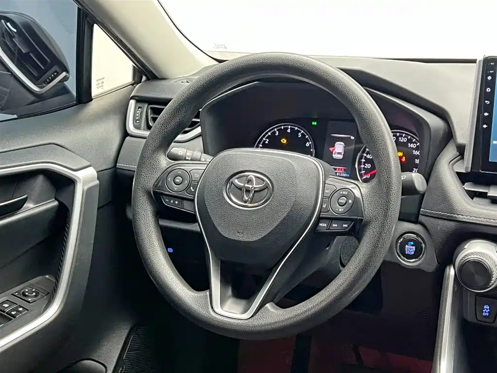 Toyota RAV4 2021 — фото 19