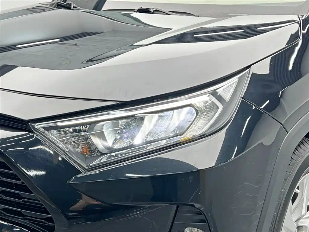Toyota RAV4 2021 — фото 9