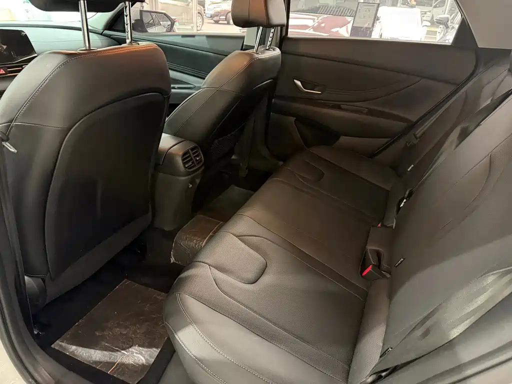 Hyundai Elantra 2022