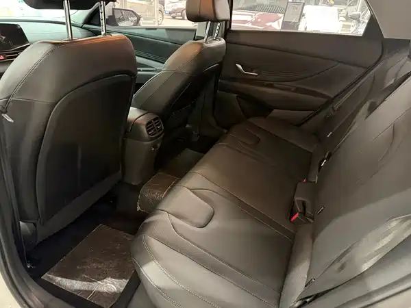 Hyundai Elantra 2022