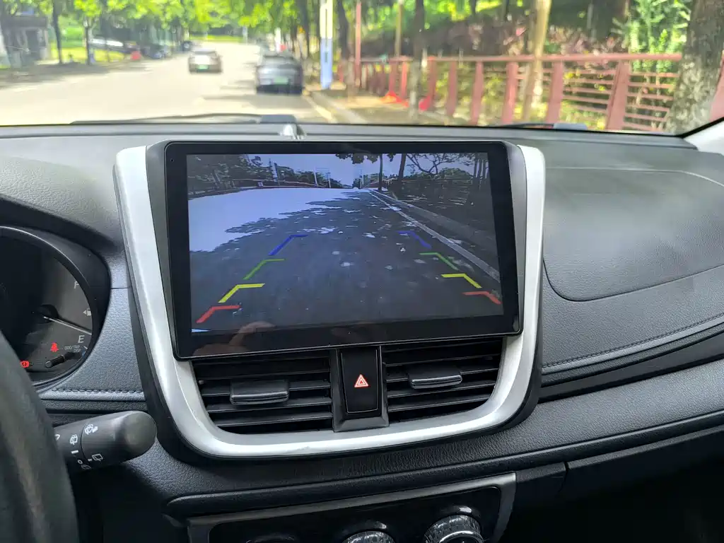 Toyota Yaris L 2019 — фото 16