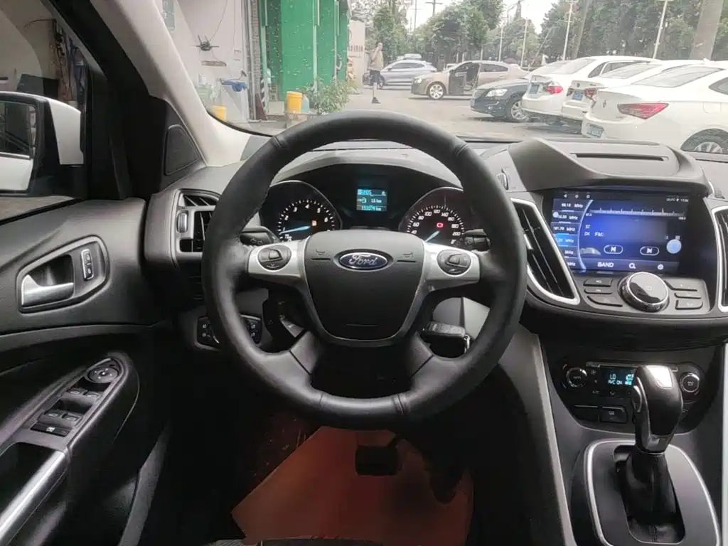 Ford Kuga 2015 — фото 11