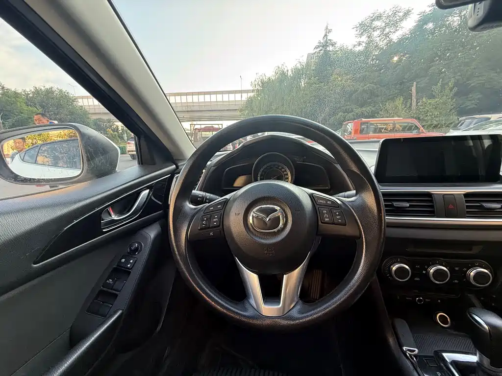 Mazda 3 Axela 2016 — фото 8