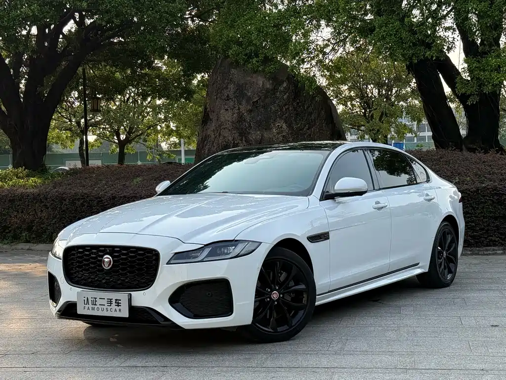 Jaguar XFL 2022 — фото 1