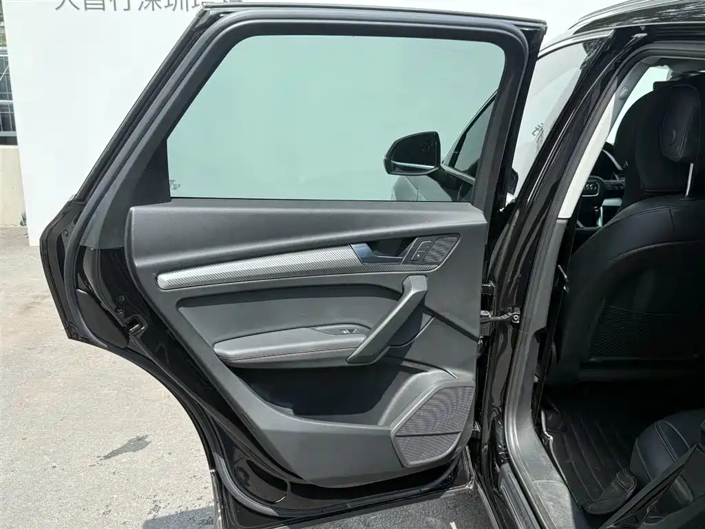 Audi Q5L 2020 — фото 14