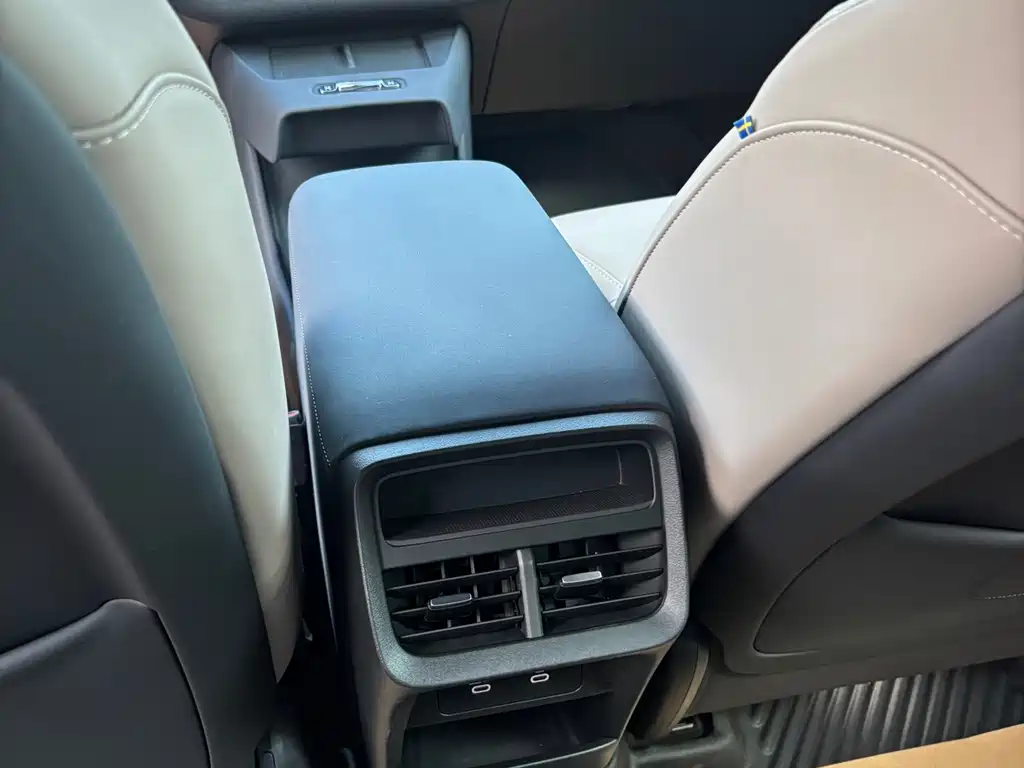 Volvo XC70 Plug-In Hybrid 2025 — фото 14