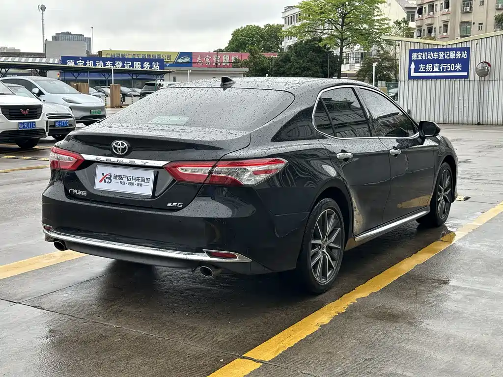Toyota Camry 2023 — фото 8