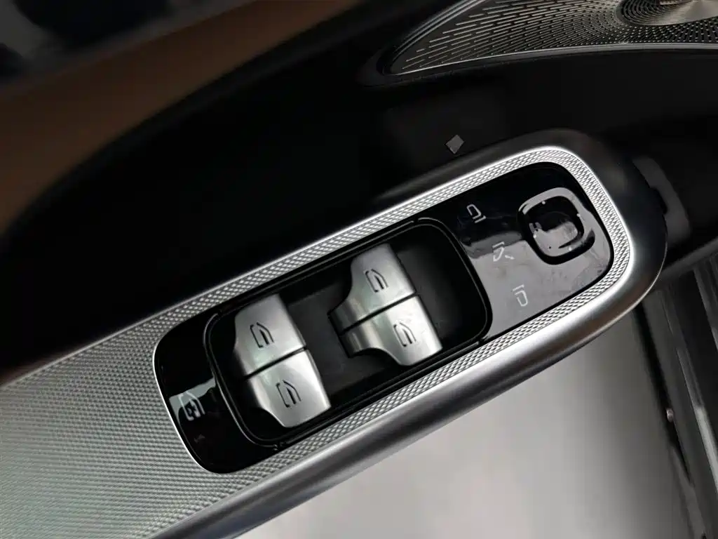 Mercedes-Benz E-Class 2025 — фото 24