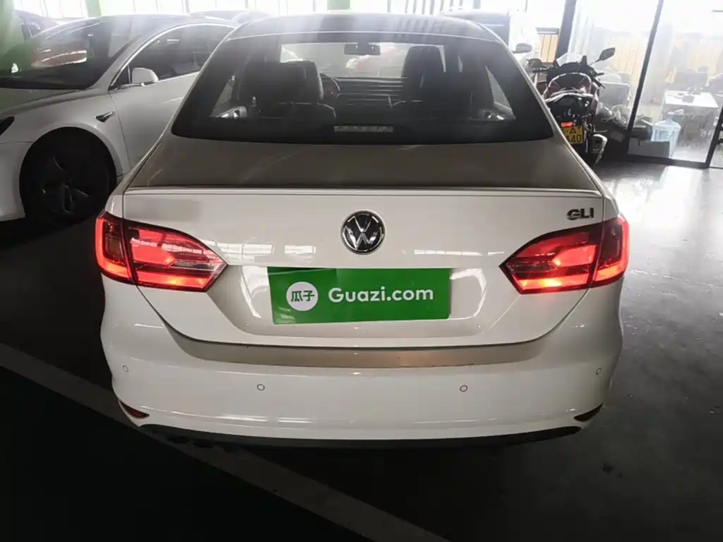 Volkswagen Sagitar 2015