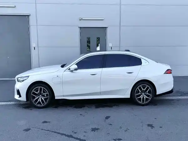 BMW i5 2026