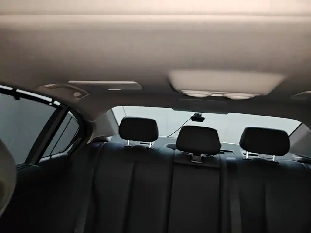 BMW 3 Series 2017 — фото 18