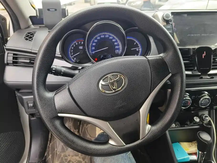 Toyota Yaris L 2018 — фото 14