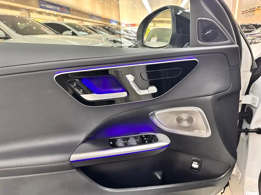 Mercedes-Benz C-Class 2023 — фото 9