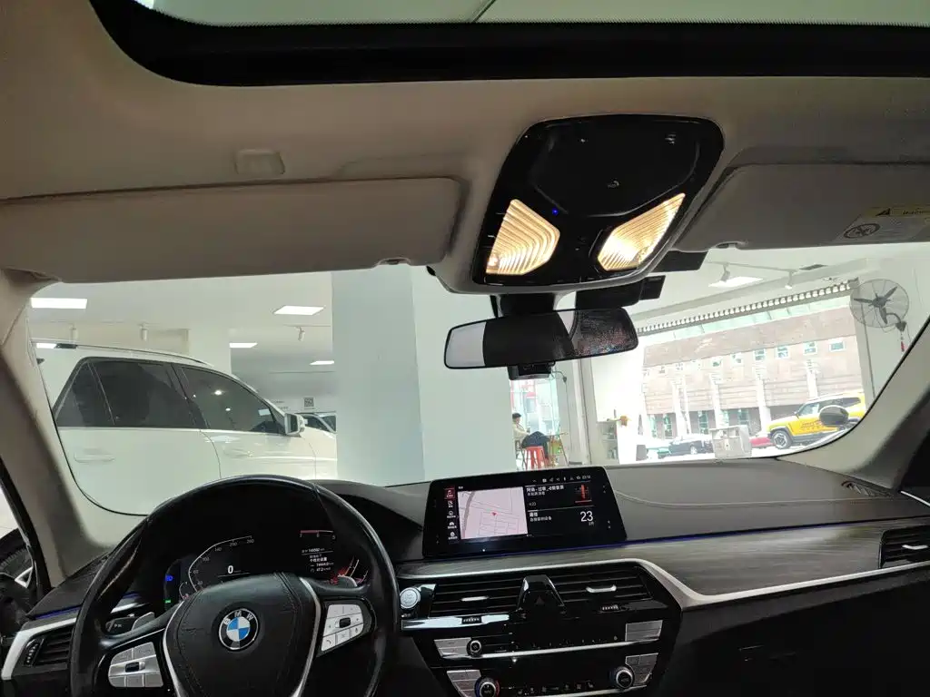 BMW 5 Series 2019 — фото 14