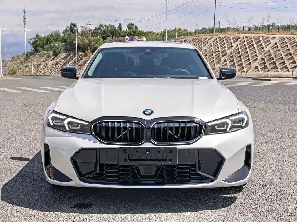 BMW 3 Series 2025 — фото 1