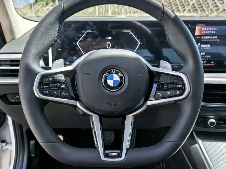 BMW 3 Series 2025 — фото 16