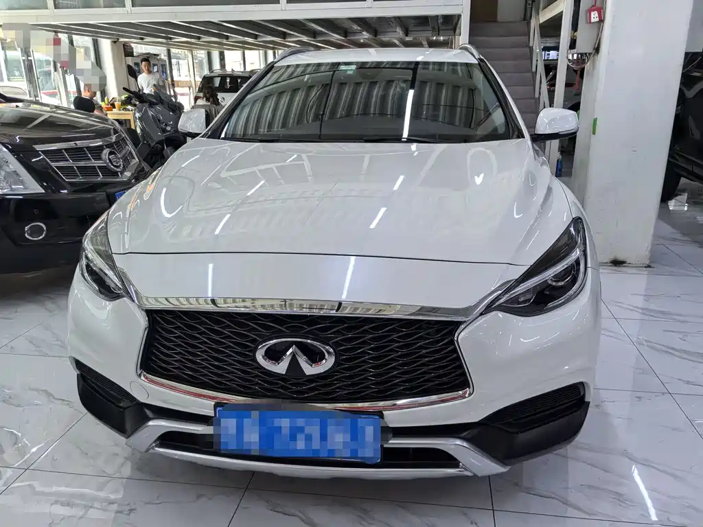 Infiniti QX30 2018 — фото 2