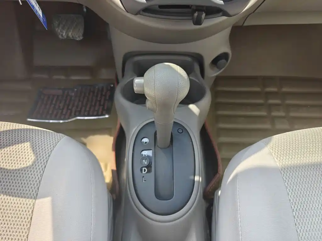 Nissan Sunny 2014 — фото 11