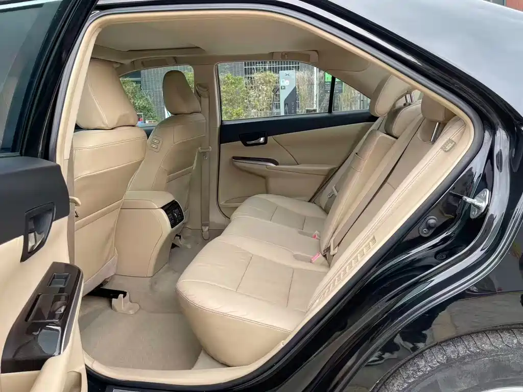 Toyota Camry 2015 — фото 10