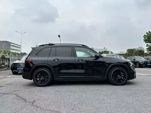 Mercedes-Benz GLB AMG 2025