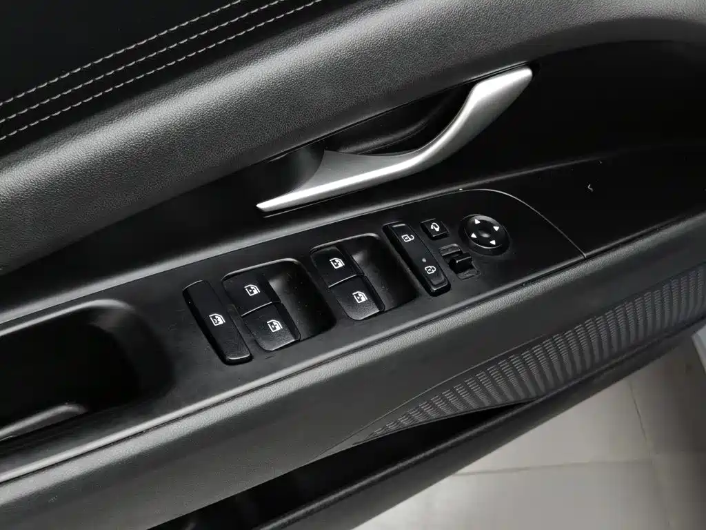 Hyundai Elantra 2022 — фото 9