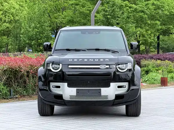 Land Rover Defender 2024