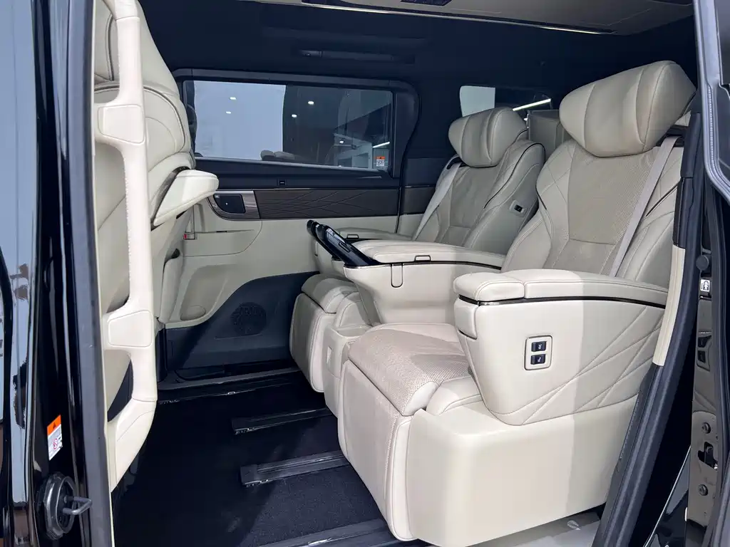 Toyota Alphard 2023 — фото 14