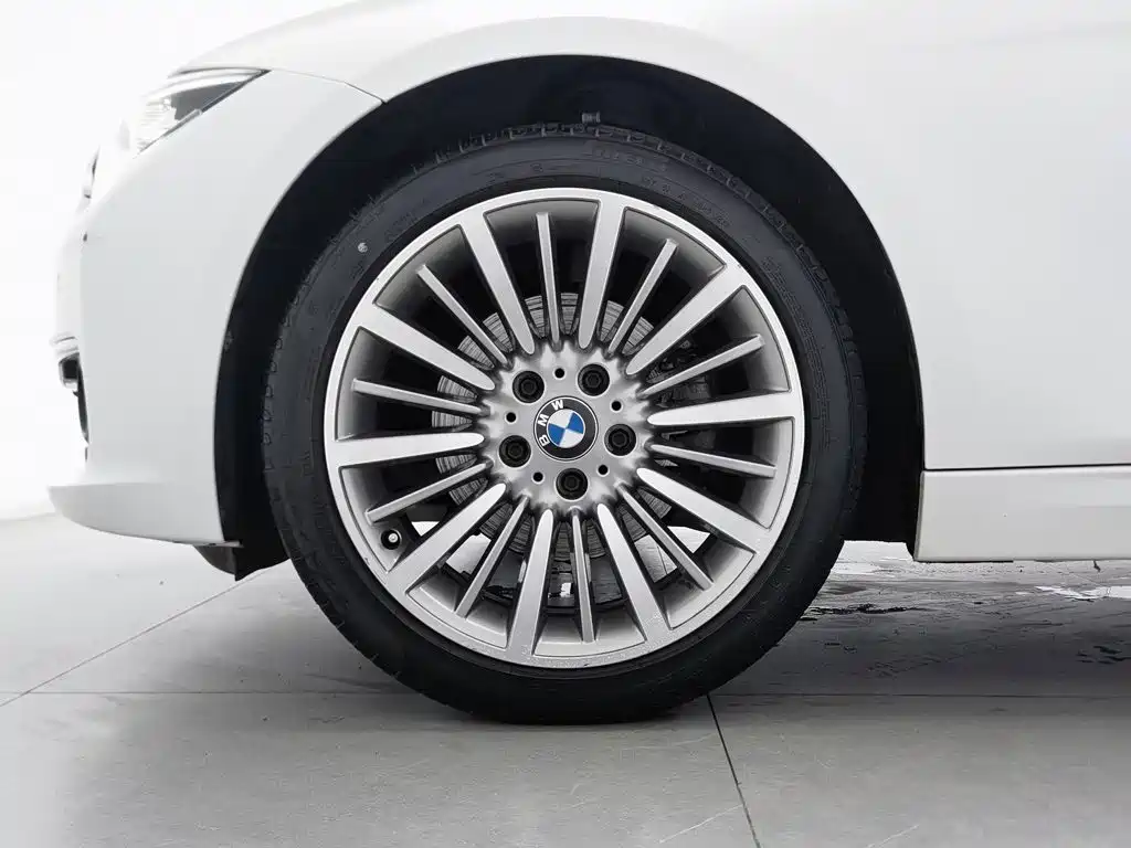 BMW 3 Series 2019 — фото 17