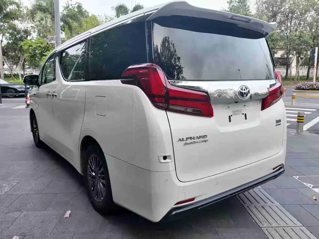 Toyota Alphard 2022 — фото 6