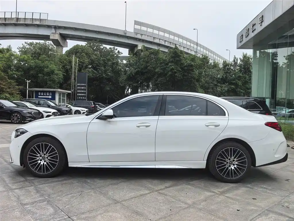 Mercedes-Benz C-Class 2024