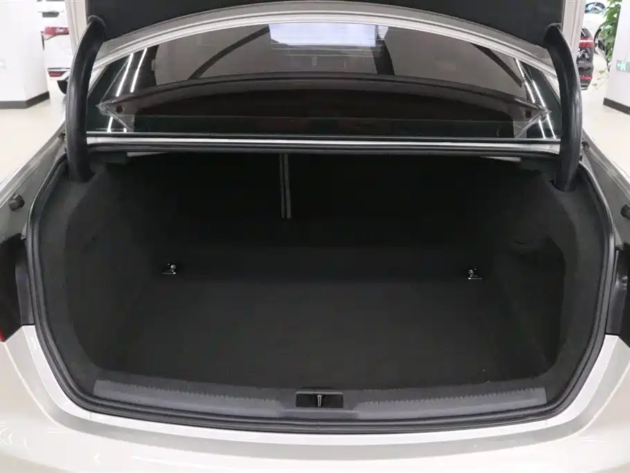 Audi A4L 2015 — фото 17