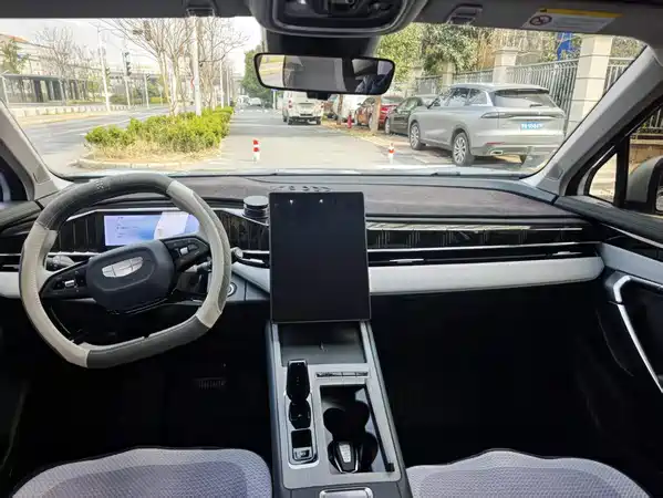 Geely Boyue L 2025
