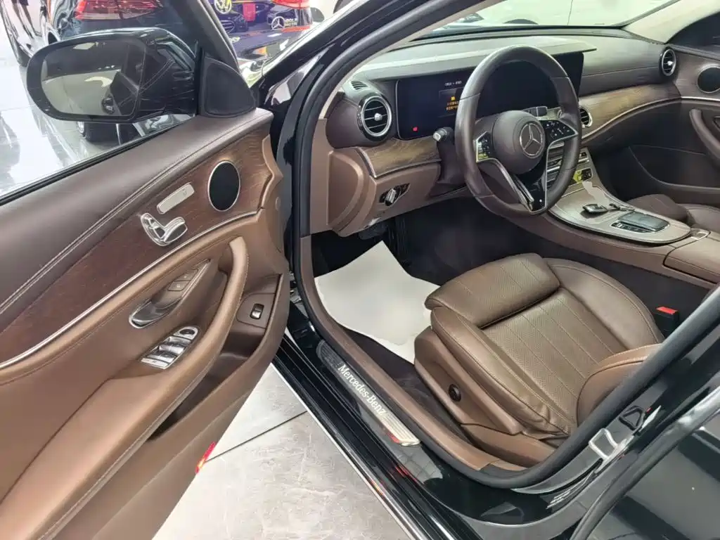 Mercedes-Benz E-Class 2022 — фото 16