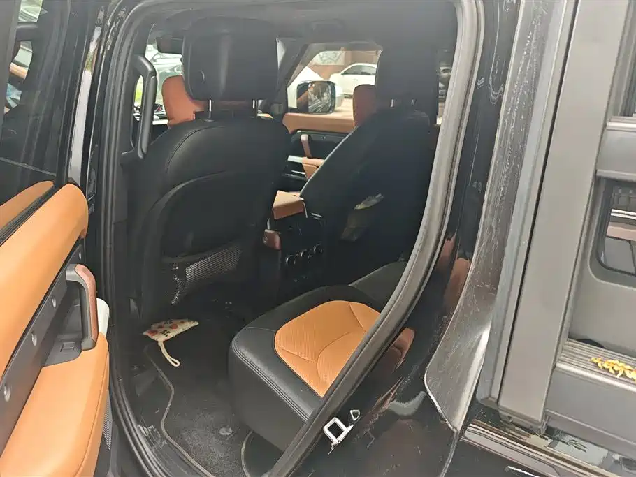 Land Rover Defender 2024 — фото 11