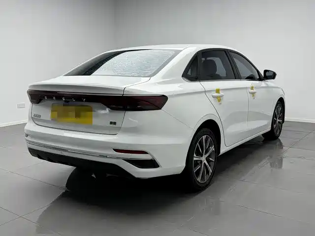 Geely Emgrand 2024