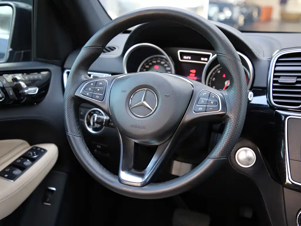 Mercedes-Benz GLE 2017 — фото 8