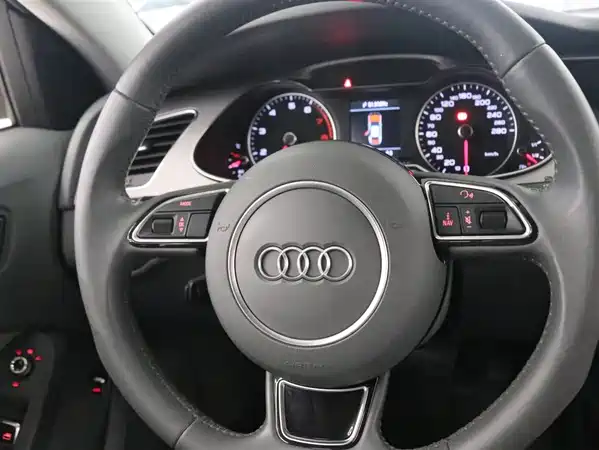 Audi A4L 2015