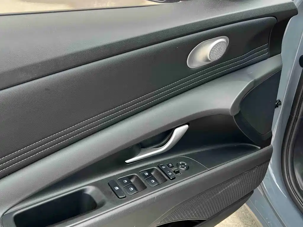 Hyundai Elantra 2023 — фото 14