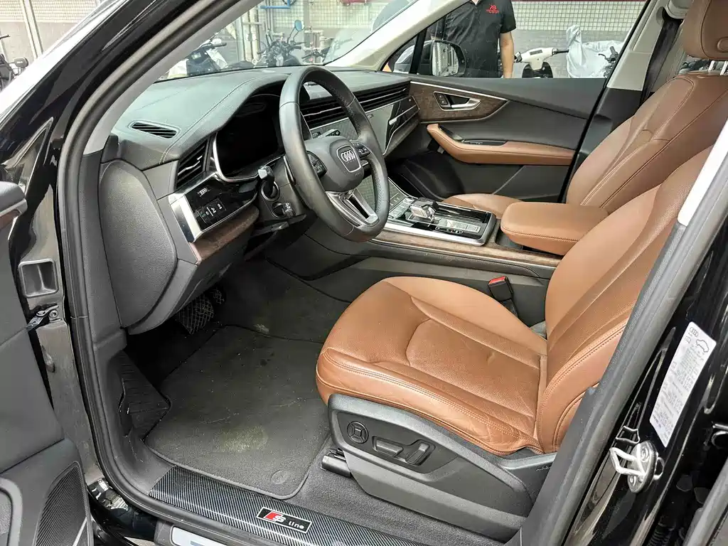 Audi Q7 2023 — фото 24
