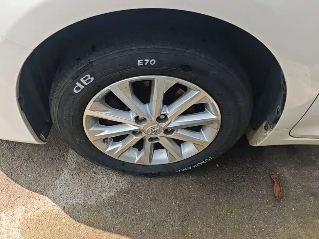 Toyota Camry 2015 — фото 23