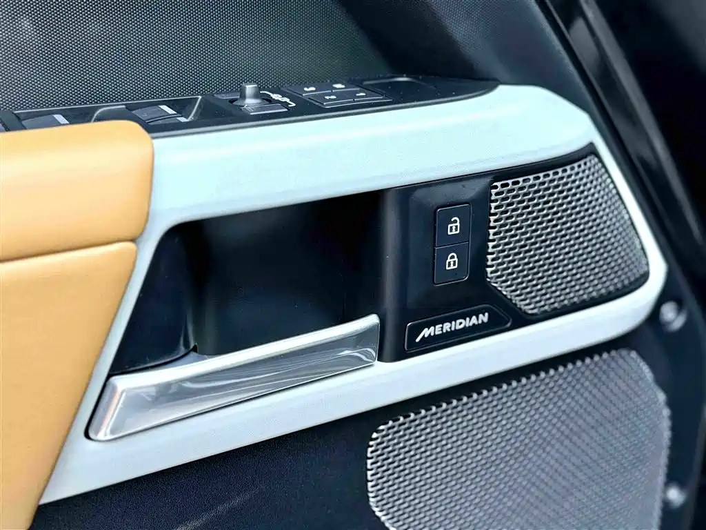 Land Rover Defender 2024 — фото 14