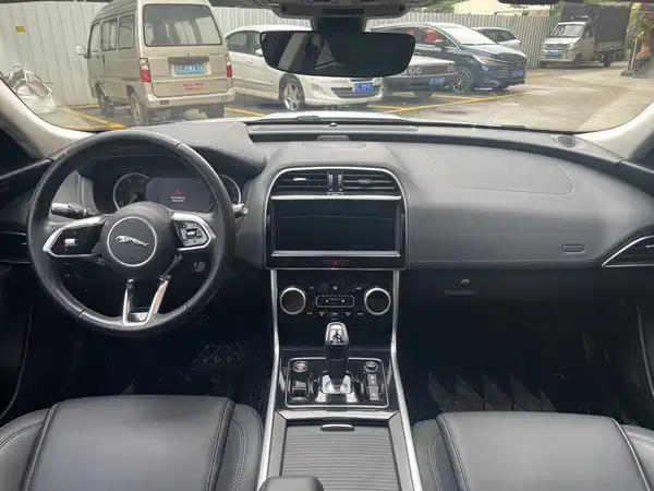 Jaguar XEL 2020