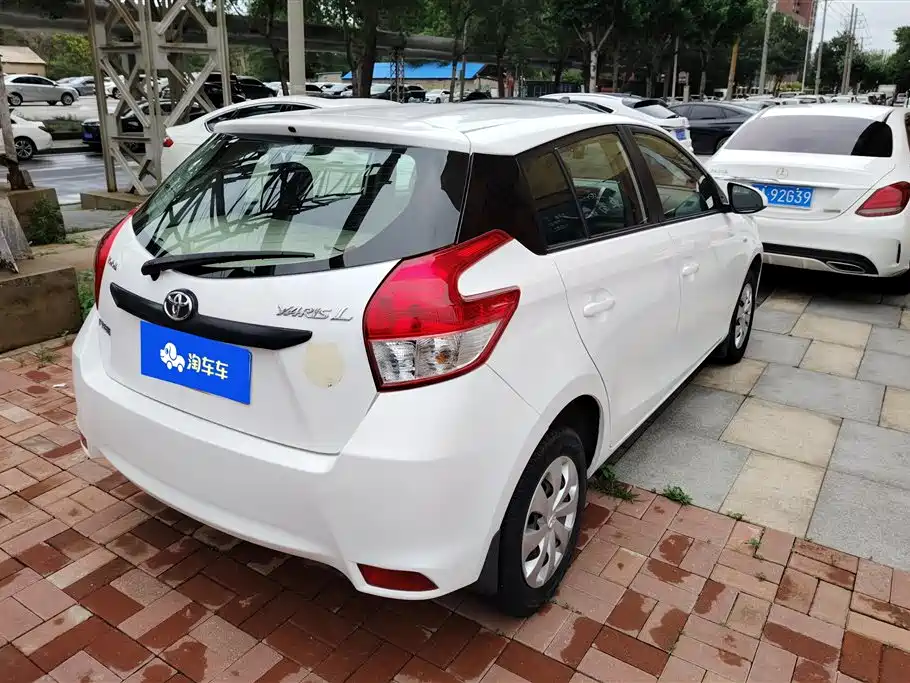Toyota Yaris L 2015