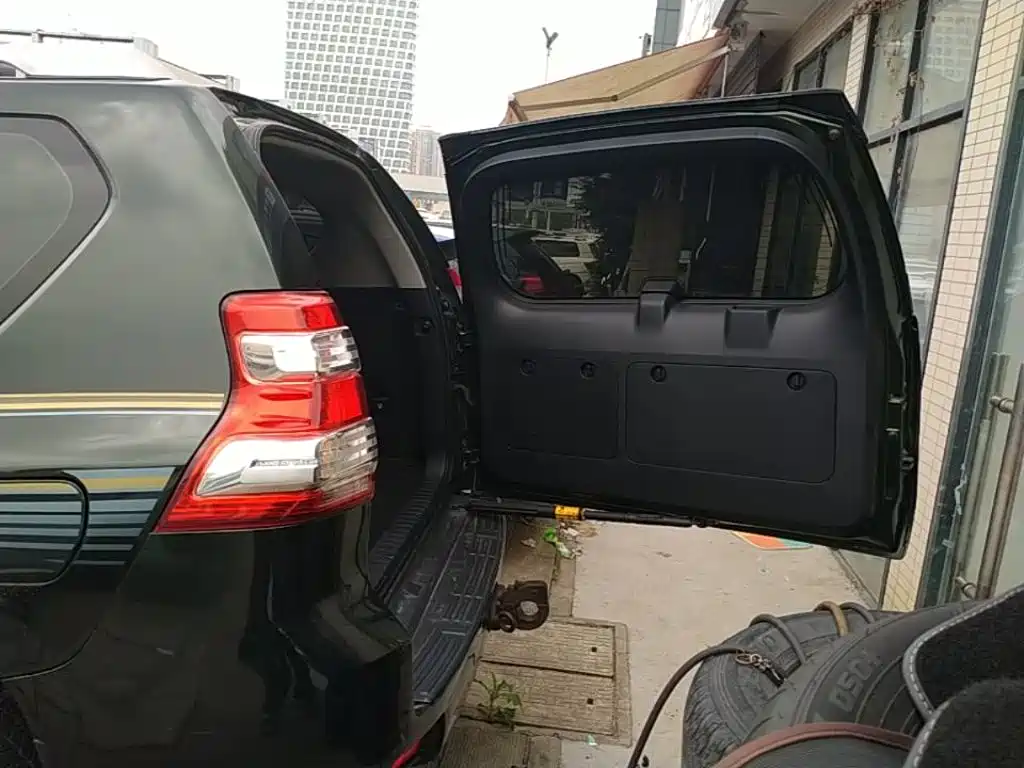 Toyota Prado 2017 — фото 19