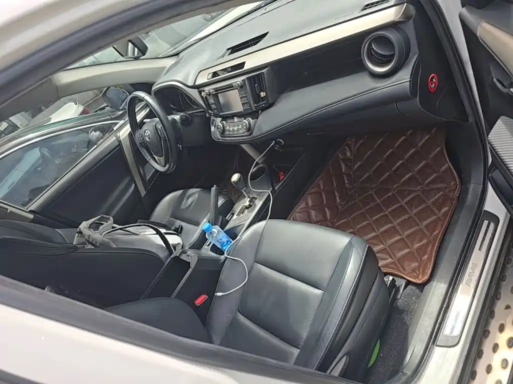 Toyota RAV4 2014 — фото 25