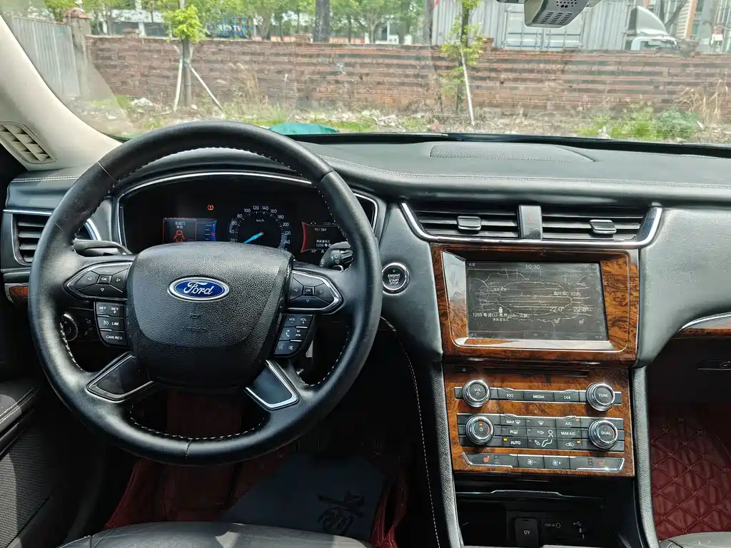 Ford Taurus 2016 — фото 10